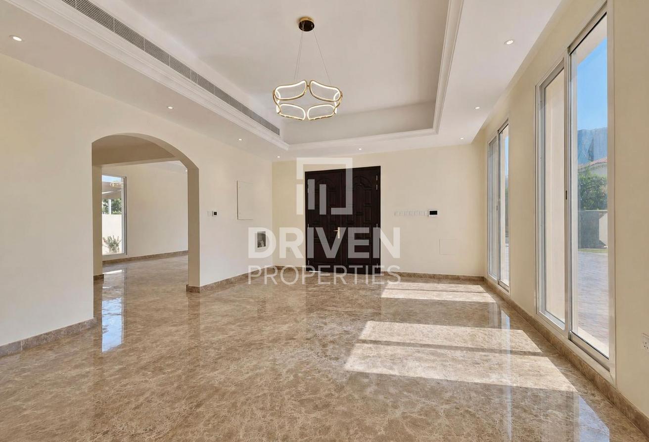 Fully Upgraded Villa | Private Pool | Huge Plot photo 9