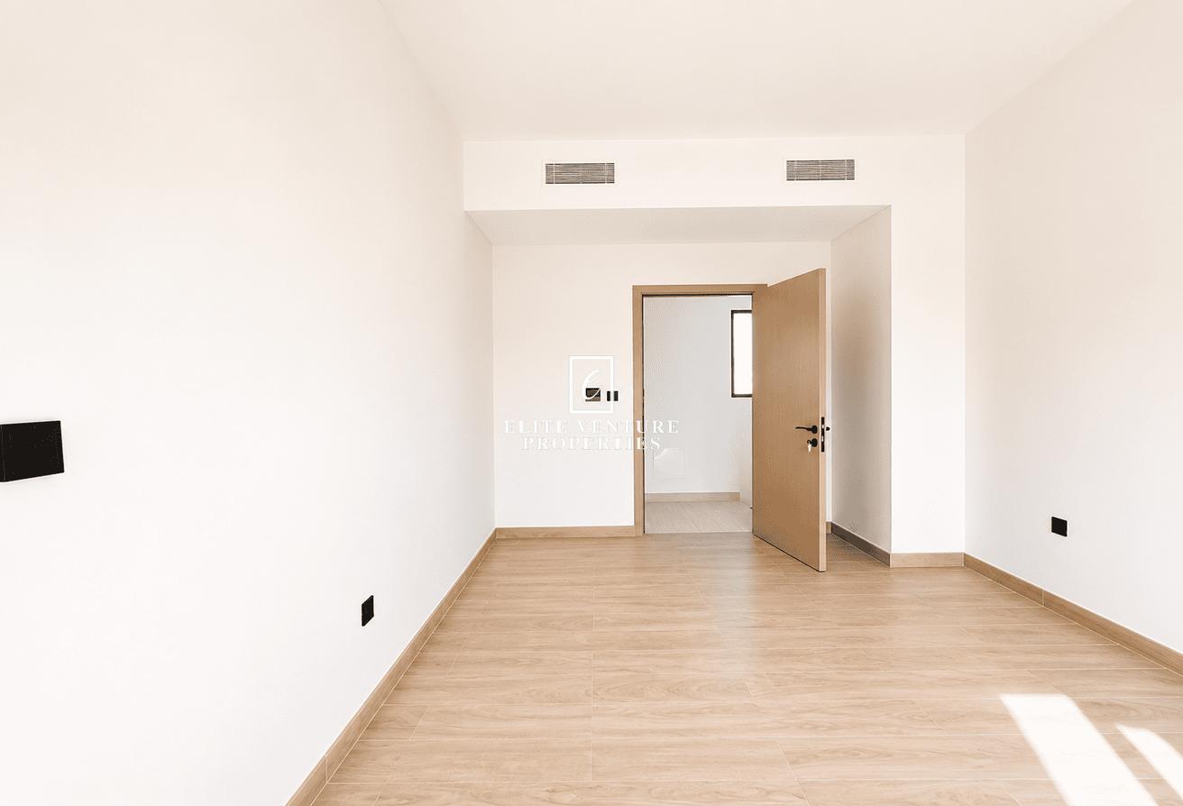 MID CORNER UNIT | BRAND NEW | MOVE-IN READY photo 6