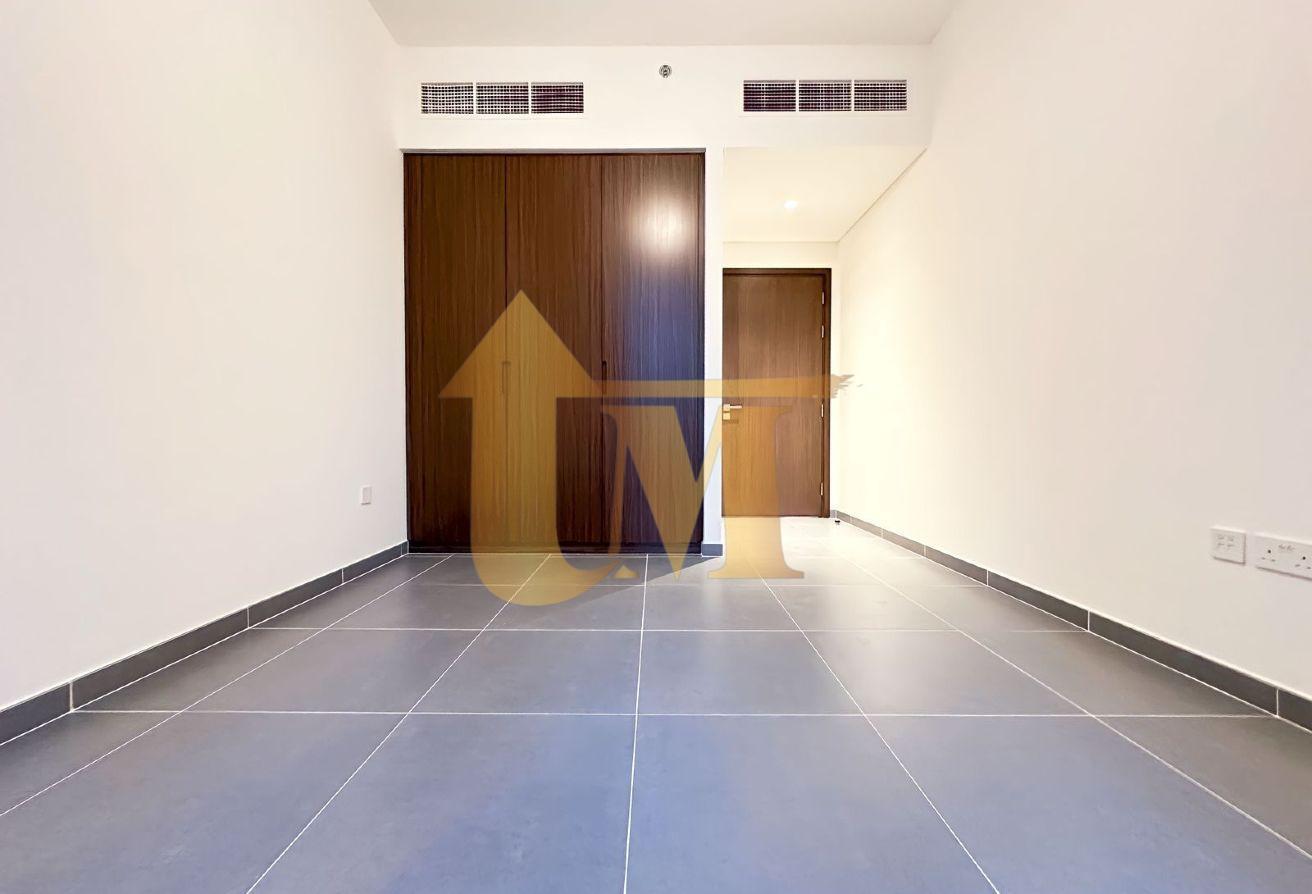 Ready To Move| Prime Location| Vacent photo 14