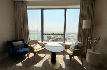 Apartment - Studio - 1 for rent in The Palm Tower - Palm Jumeirah - Dubai