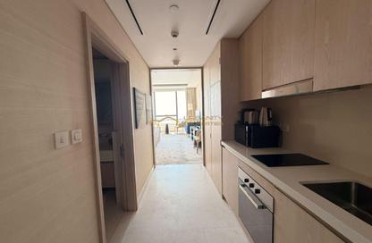 Apartment - Studio - 1 for rent in The Palm Tower - Palm Jumeirah - Dubai