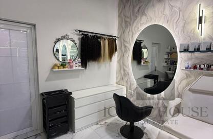 Shop - Studio - 1 for rent in Jumeirah Garden City - Al Satwa - Dubai