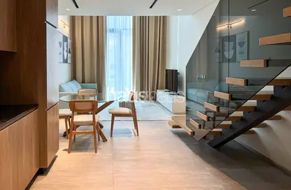 شقة - غرفة نوم - 2 حمامات للايجار في التوقيع - الضاحية 10 - قرية جميرا الدائرية - دبي