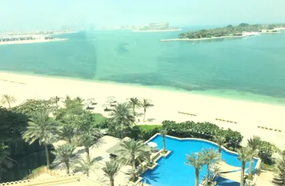 Apartment - 3 Bedrooms - 4 Bathrooms for rent in Al Basri - Shoreline Apartments - Palm Jumeirah - Dubai
