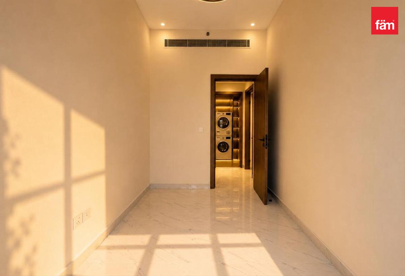 1BR+Study | Best Views | High Floor photo 5