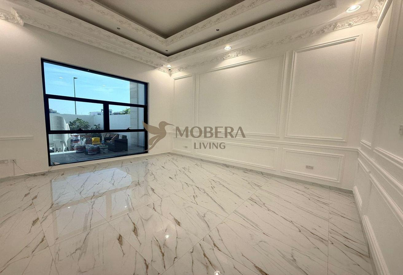SPACIOUS VILLA | MODERN FINISHING | TWO MAJILIS photo 4
