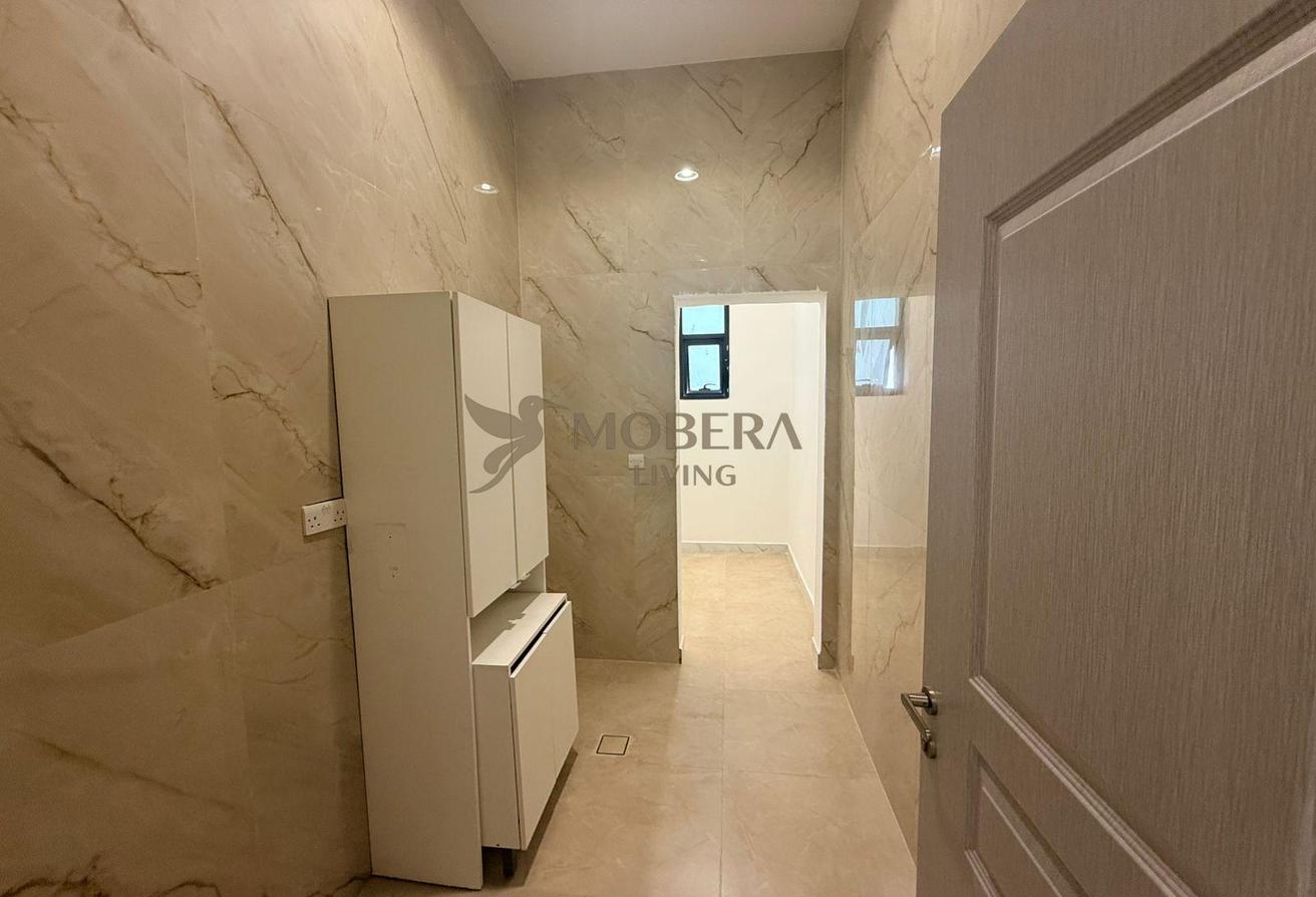 SPACIOUS VILLA | MODERN FINISHING | TWO MAJILIS photo 12