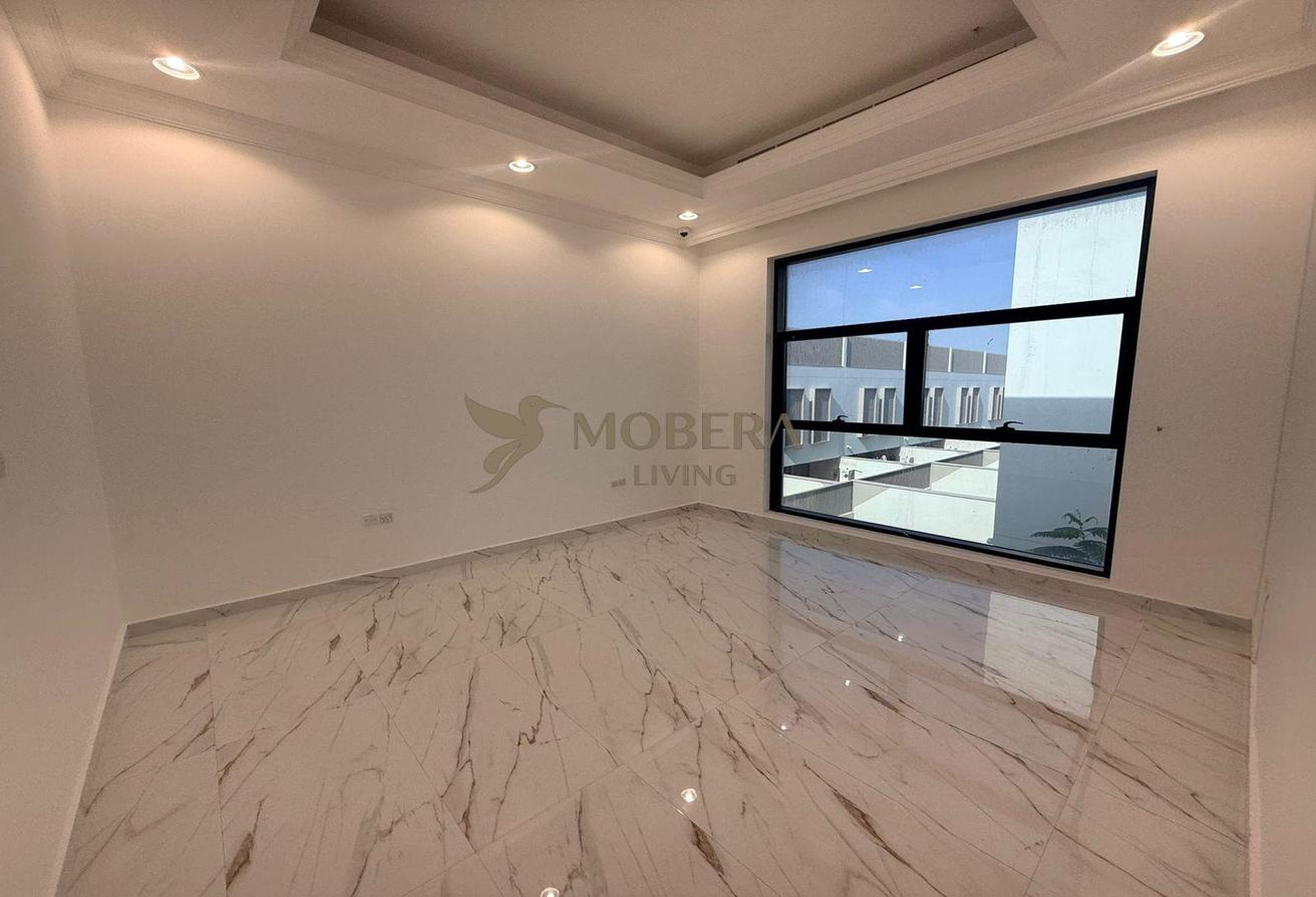 SPACIOUS VILLA | MODERN FINISHING | TWO MAJILIS photo 15