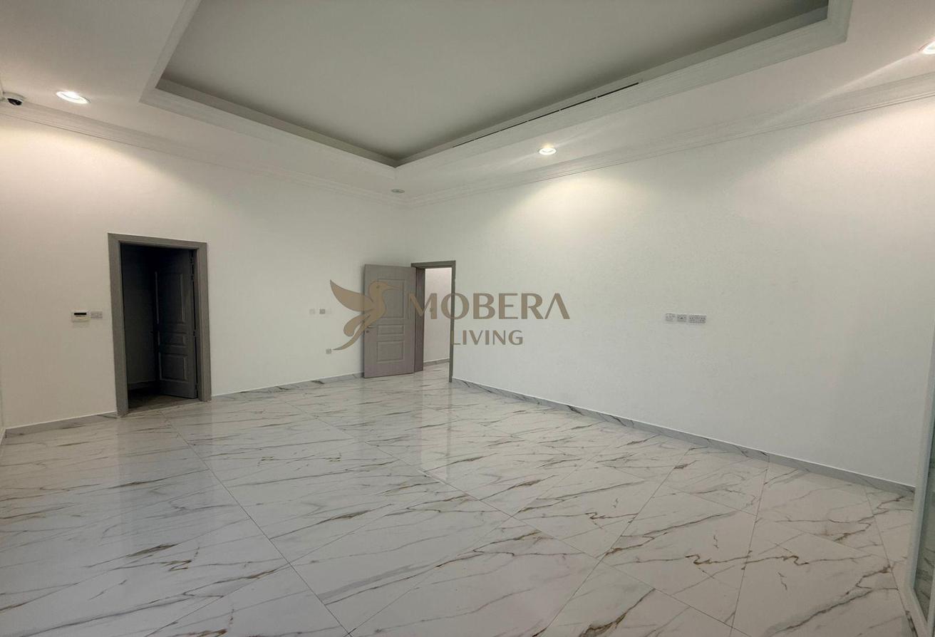 SPACIOUS VILLA | MODERN FINISHING | TWO MAJILIS photo 28