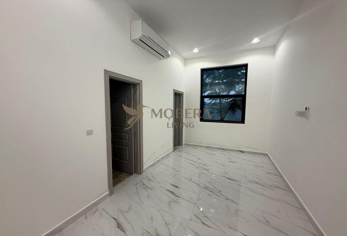 SPACIOUS VILLA | MODERN FINISHING | TWO MAJILIS photo 17
