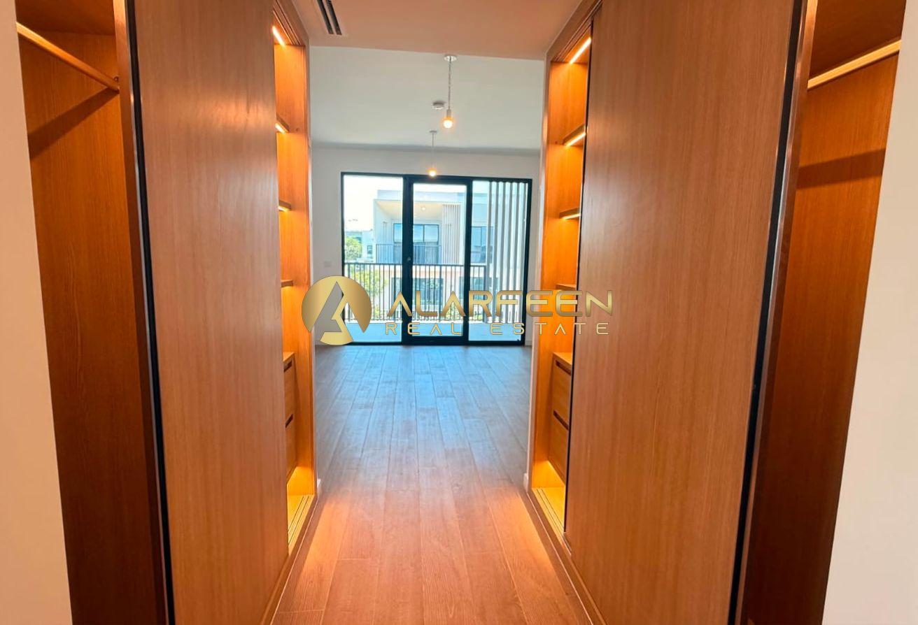 Elegant 4BHK | Bright Lay out | Prime Location photo 7