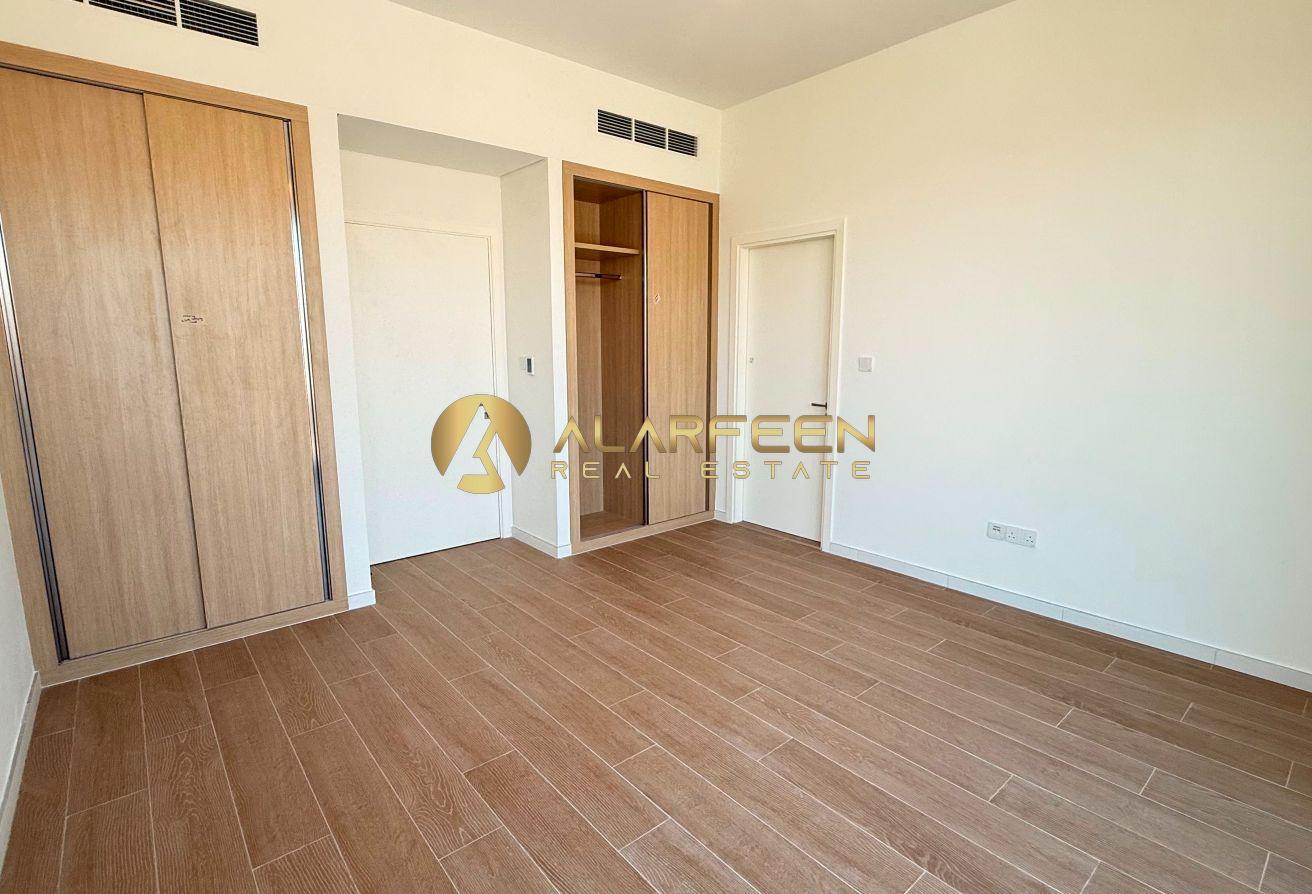 Elegant 4BHK | Bright Lay out | Prime Location photo 5