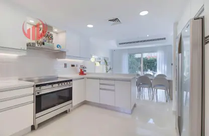 شقة - 3 غرف نوم - 4 حمامات للايجار في البحيرات - دبي