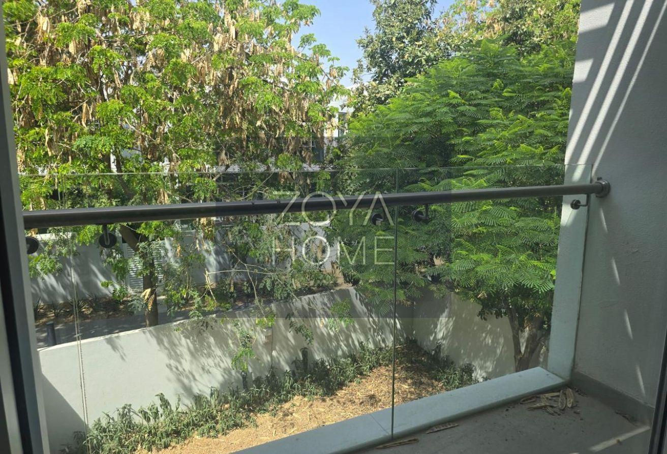 3Beds+ Maid's | BIG Plot with Landscaped Garden photo 9