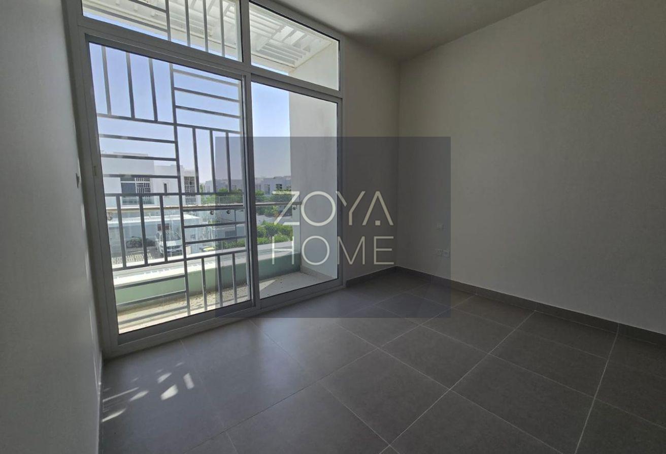 3Beds+ Maid's | BIG Plot with Landscaped Garden photo 4