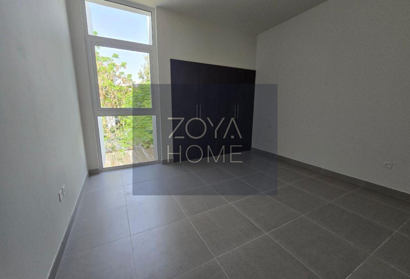 3Beds+ Maid's | BIG Plot with Landscaped Garden photo 6