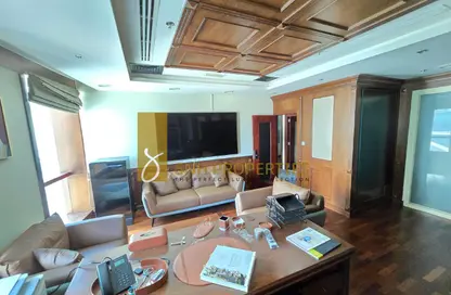 مكتب - 5 غرف نوم - 2 حمامات للايجار في برج ريجال - الخليج التجاري - دبي