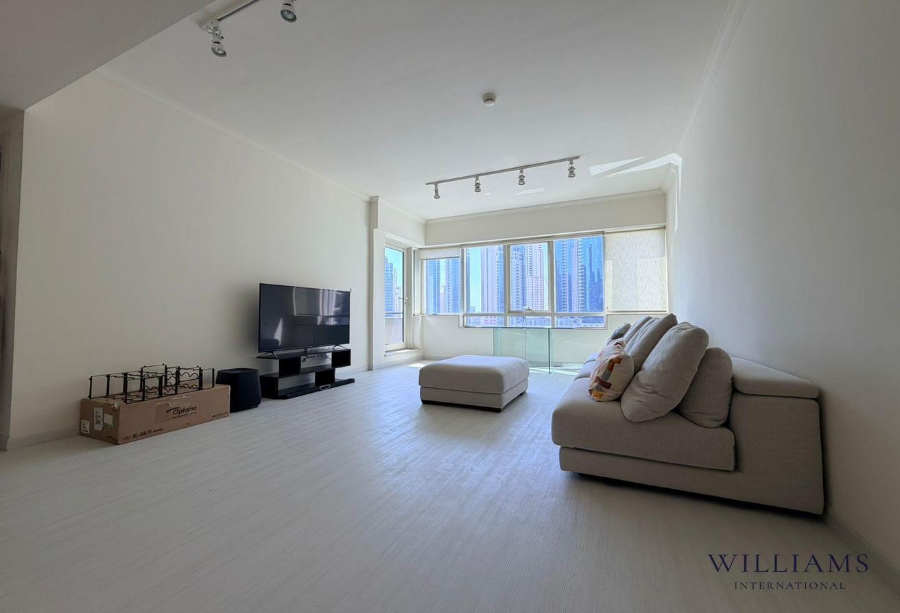 FULL MARINA VIEWS | BRIGHT | UPGRADED photo 3