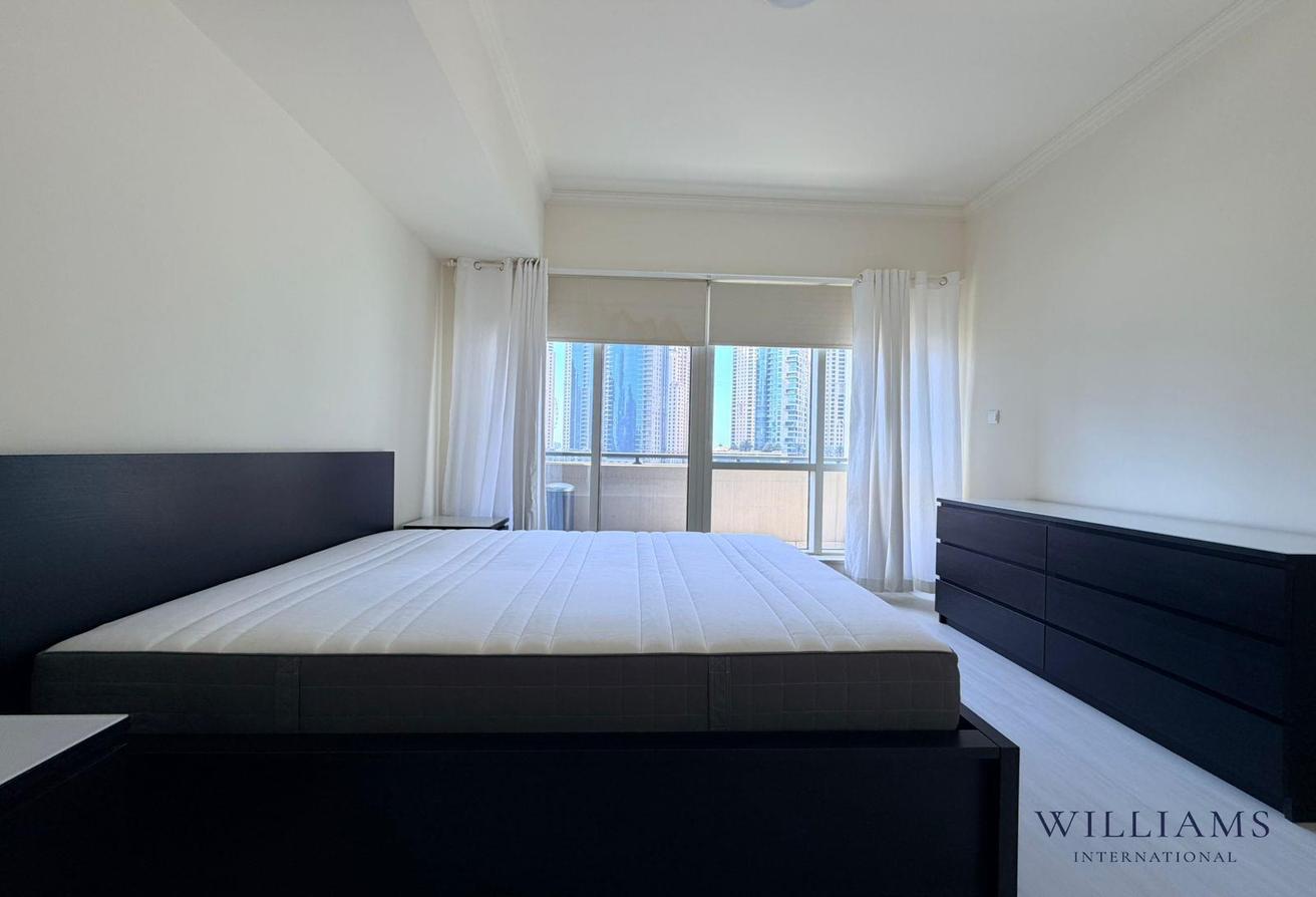 FULL MARINA VIEWS | BRIGHT | UPGRADED photo 5