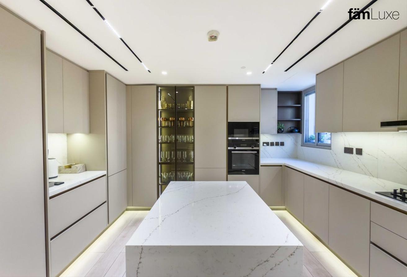 Luxurious| Fully Upgraded| Sea & Burj Khalifa View photo 13