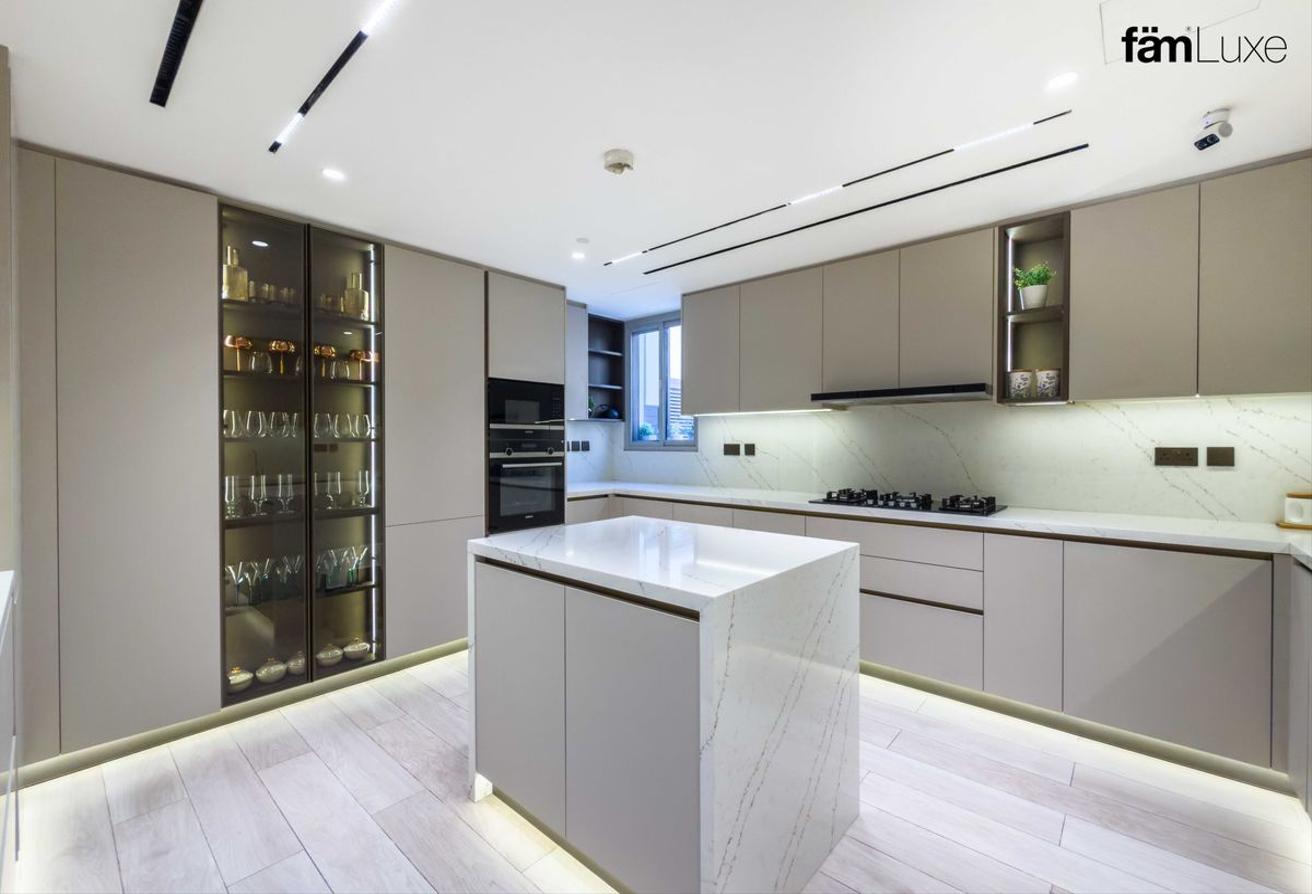 Luxurious| Fully Upgraded| Sea & Burj Khalifa View photo 12