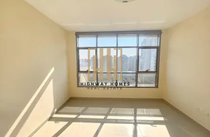 شقة - 2 غرف نوم - 3 حمامات للايجار في برج صحارى 3 - مجمع صحارى - النهدة - الشارقة