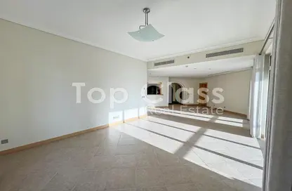 Apartment - 3 Bedrooms - 3 Bathrooms for rent in Al Das - Shoreline Apartments - Palm Jumeirah - Dubai
