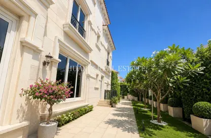 Villa - 5 Bedrooms - 6 Bathrooms for rent in Jumeirah 1 Villas - Jumeirah 1 - Jumeirah - Dubai