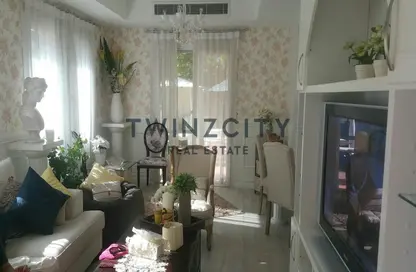 فيلا - 2 غرف نوم - 2 حمامات للايجار في الينابيع1 - الينابيع - دبي