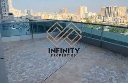 شقة - 2 غرف نوم - 3 حمامات للبيع في برج الكورنيش - طريق كورنيش عجمان - عجمان