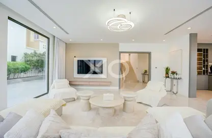 Villa - 6 Bedrooms - 7 Bathrooms for rent in Garden Homes Frond M - Garden Homes - Palm Jumeirah - Dubai