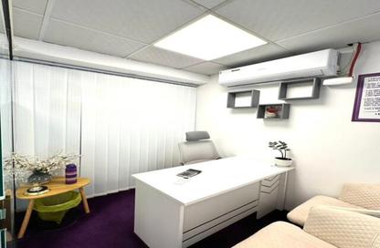 Business Centre - Studio - 2 Bathrooms for rent in Al Kazim Building - Karama Park Area - Al Karama - Dubai