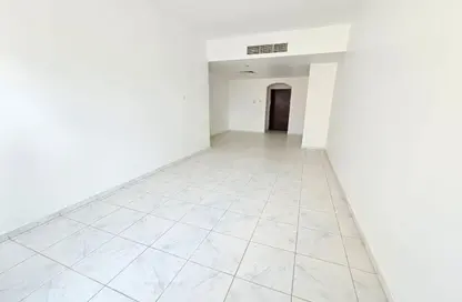 شقة - 2 غرف نوم - 2 حمامات للايجار في الوحدة - الشارقة شقة - 2 غرف نوم - 2 حمامات للايجار في الوحدة - الشارقة