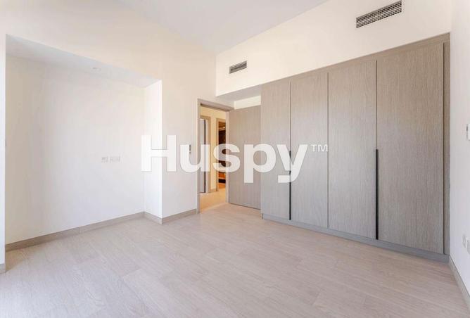 Vacant | Unfurnished | Large Plot photo 3