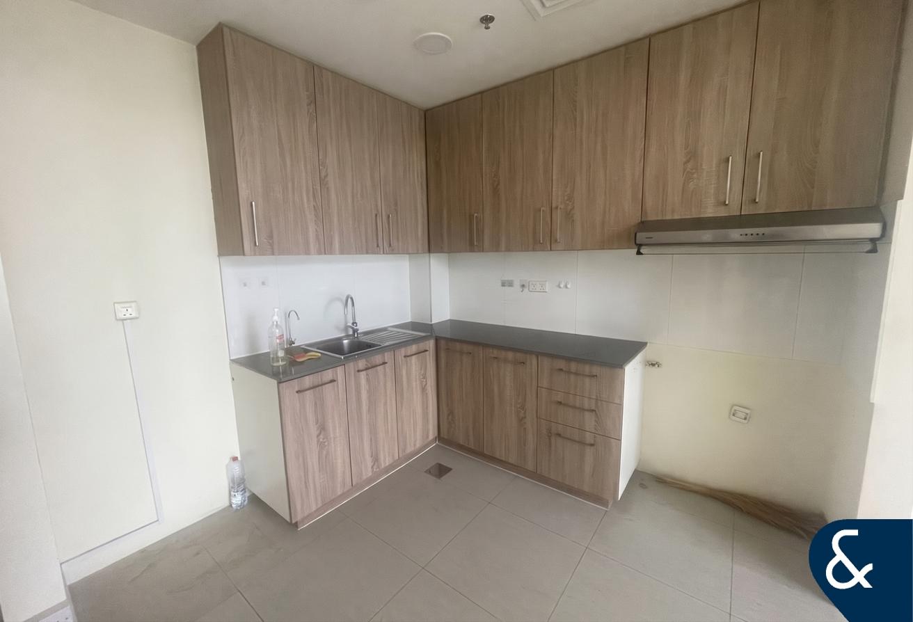 Park View | Large Terrace | Available Now photo 6