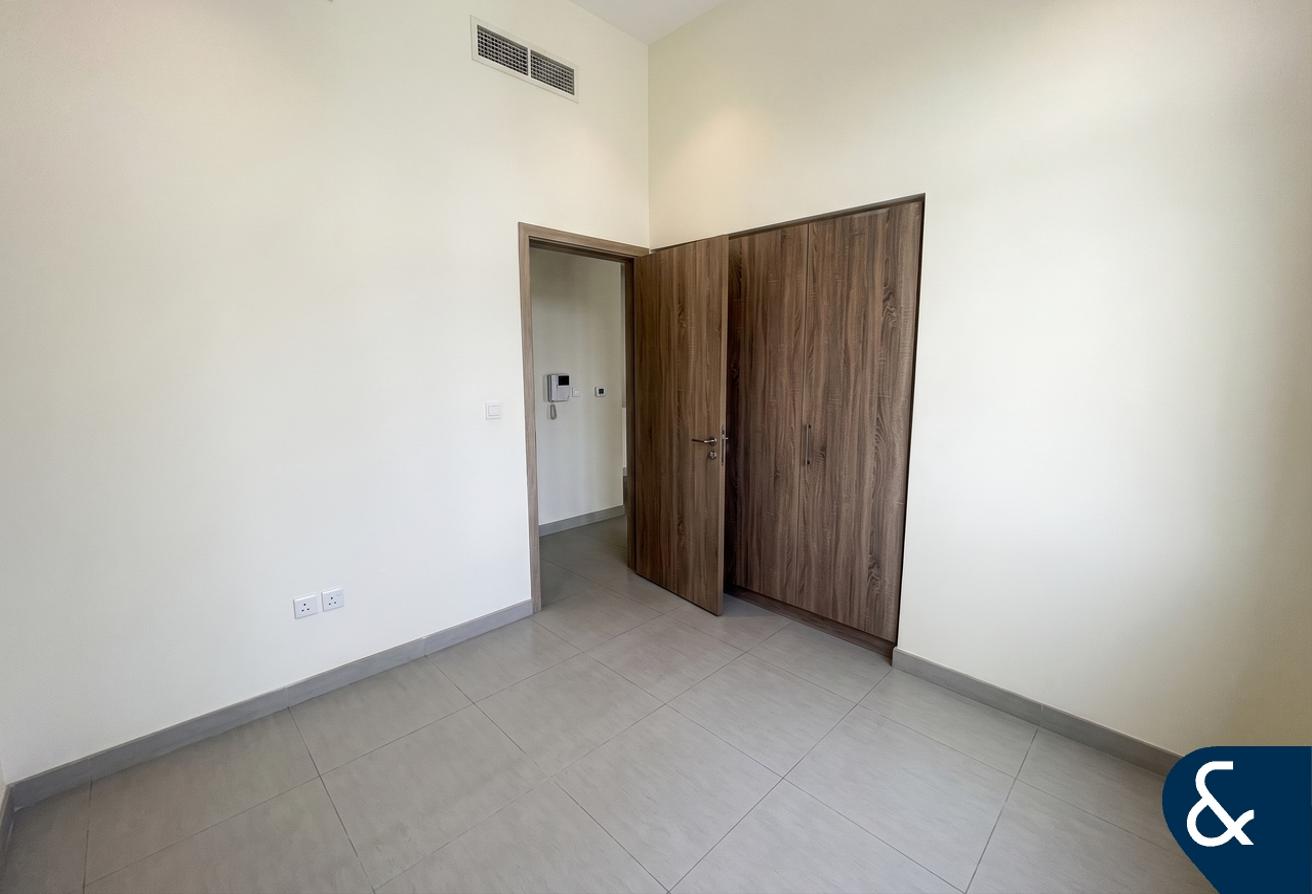 Park View | Large Terrace | Available Now photo 11