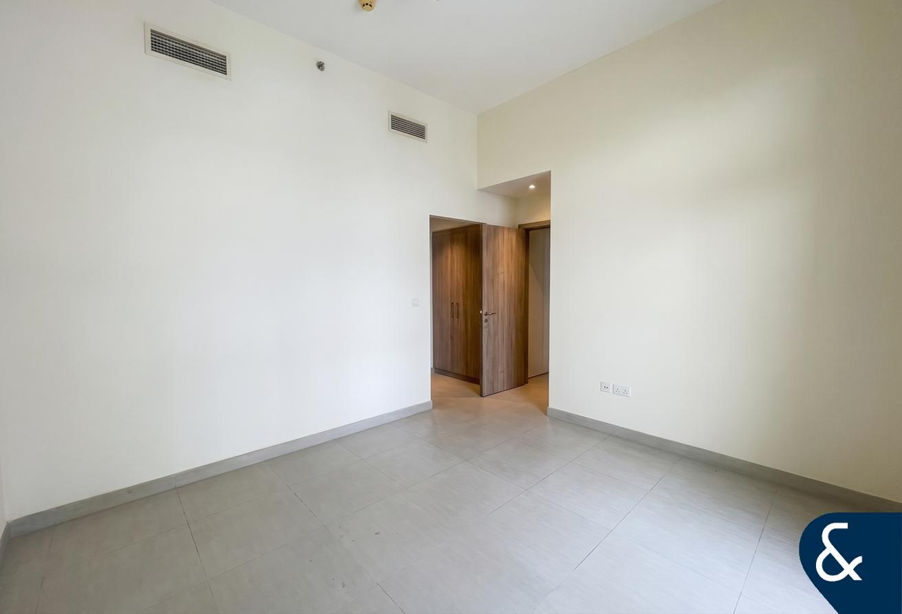 Park View | Large Terrace | Available Now photo 8