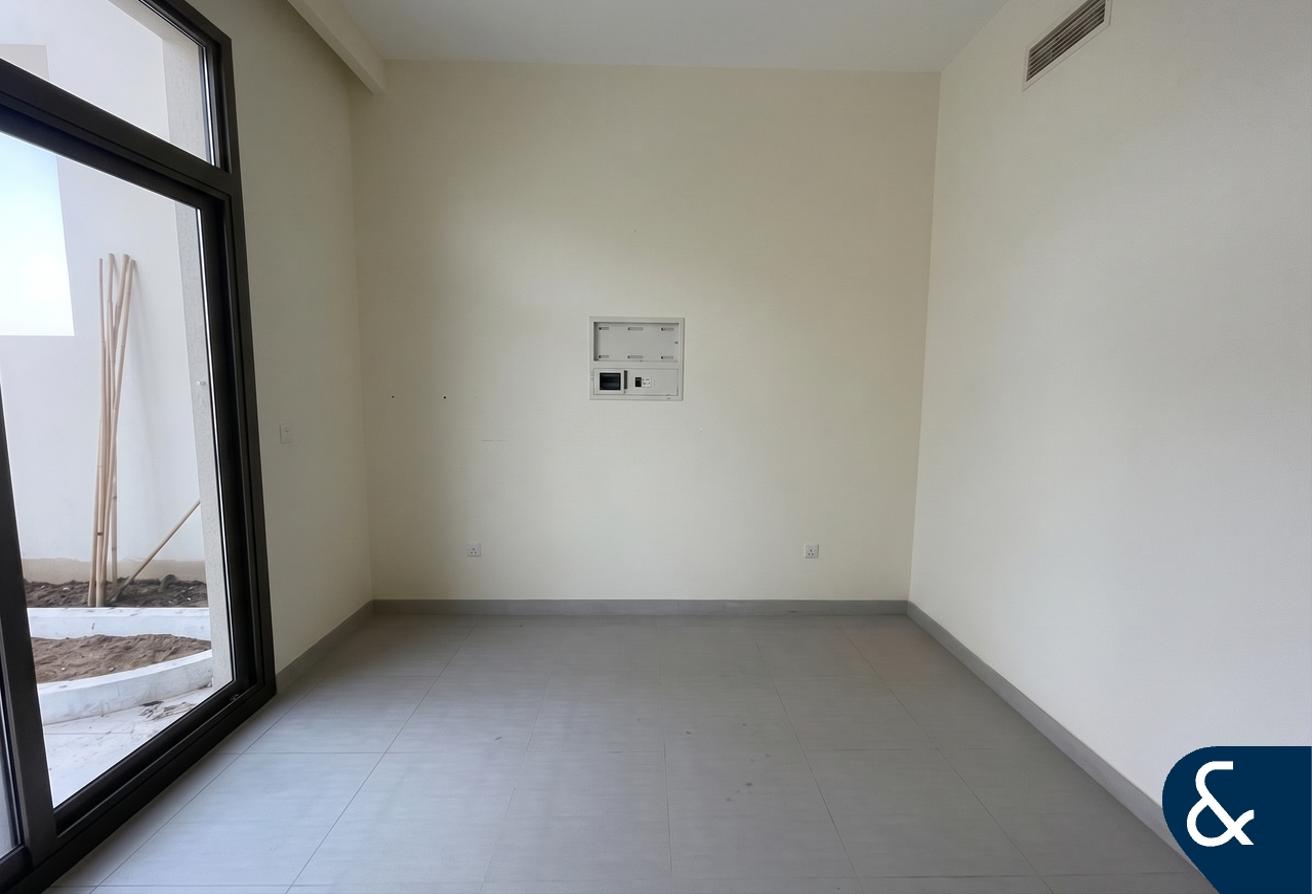 Park View | Large Terrace | Available Now photo 7