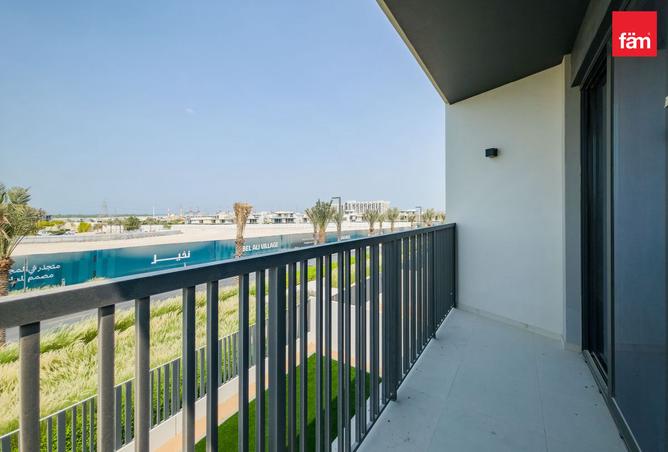 excellent location walking to pool,park & hub photo 3
