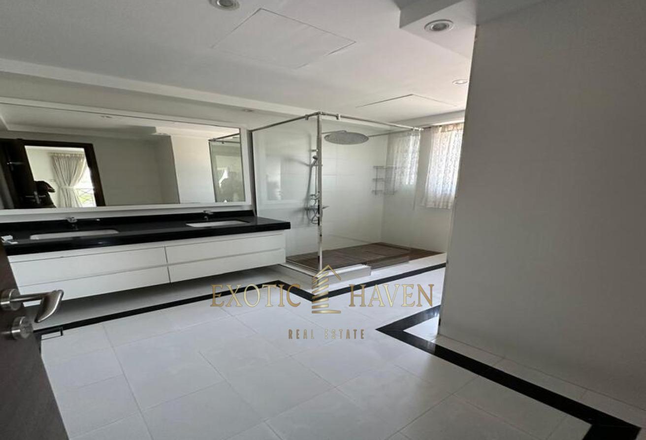 6 BR Villa | Spacious | Prime B Villa photo 8