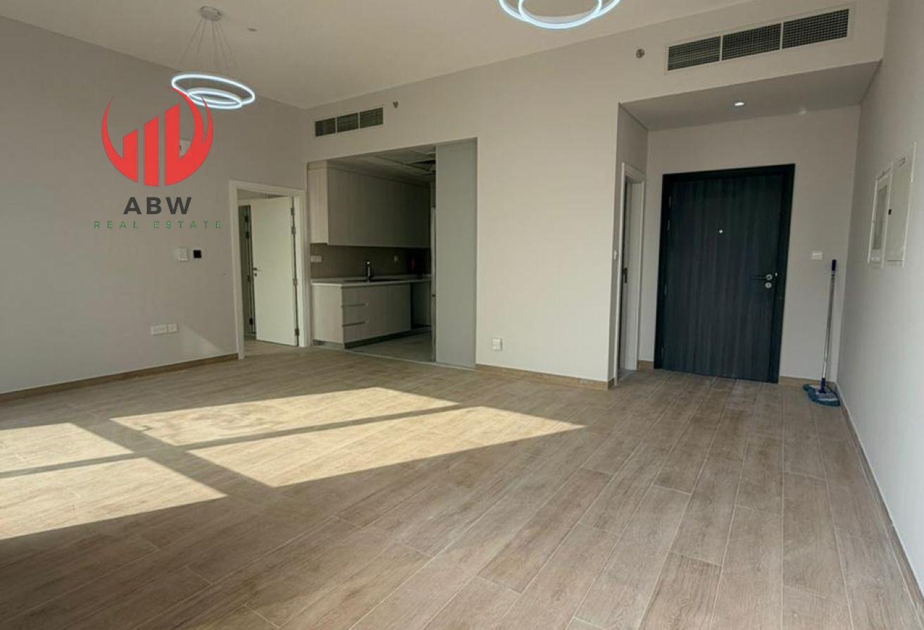 Spacious 1BR Apartment | Prime Location photo 2