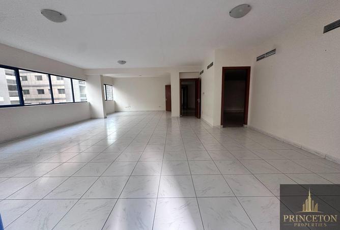 84070136 - Property Image 3