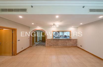 Apartment - 2 - 3 for rent in Al Anbara - Shoreline Apartments - Palm Jumeirah - Dubai