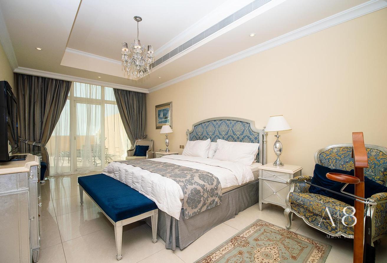 View Now | Huge Unique Terrace | Vacant photo 7