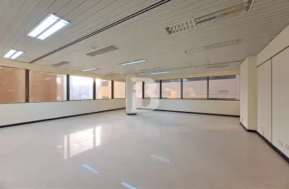 Office Space - Studio - 2 Bathrooms for rent in City Center Building - Hamdan Street - Abu Dhabi