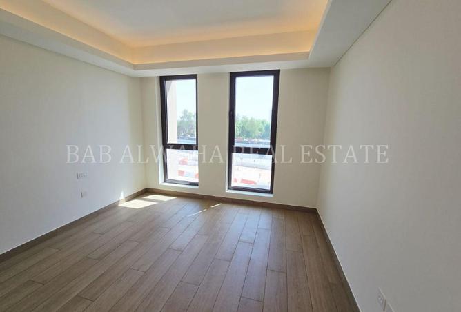 Brand new / with kitchen appliances / marina view photo 3