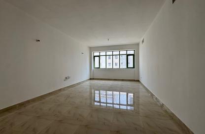 Apartment - 2 - 2 for rent in Hamdan Street - Abu Dhabi