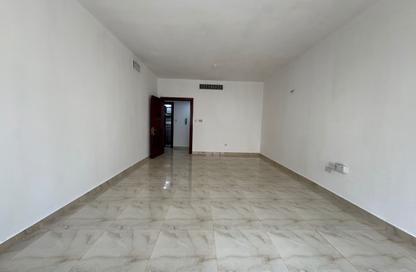 Apartment - 2 - 2 for rent in Hamdan Street - Abu Dhabi Apartment - 2 - 2 for rent in Hamdan Street - Abu Dhabi