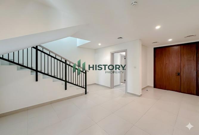 5-bed villa in Fay Al Reeman II · Vacant · Maid's room — photo 2
