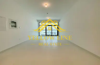 شقة - غرفة نوم - 2 حمامات للايجار في الحطان - شاطئ الراحة - أبوظبي